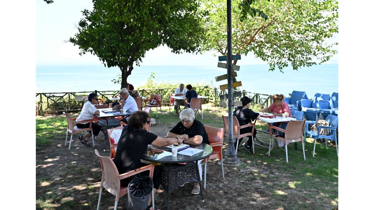 Kıdemli kent sakinleri mangalada kapıştı