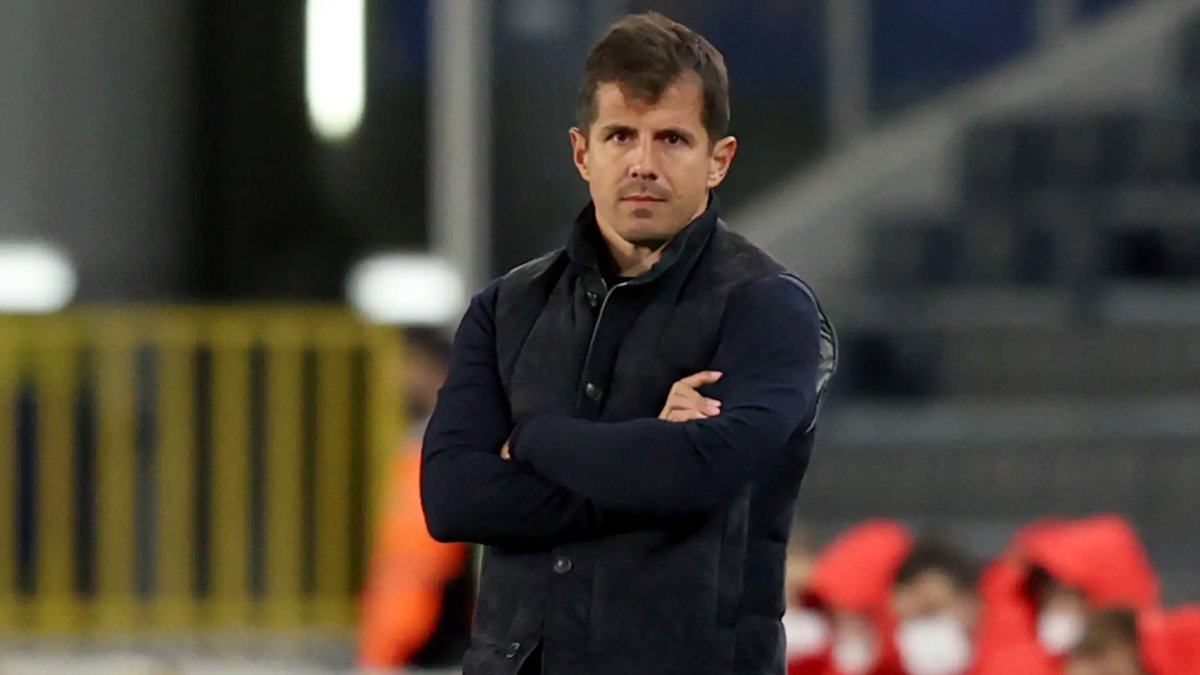 Emre Belözoğlu ayrılık kararından vazgeçti: Antalyaspor’daki görevine devam edecek