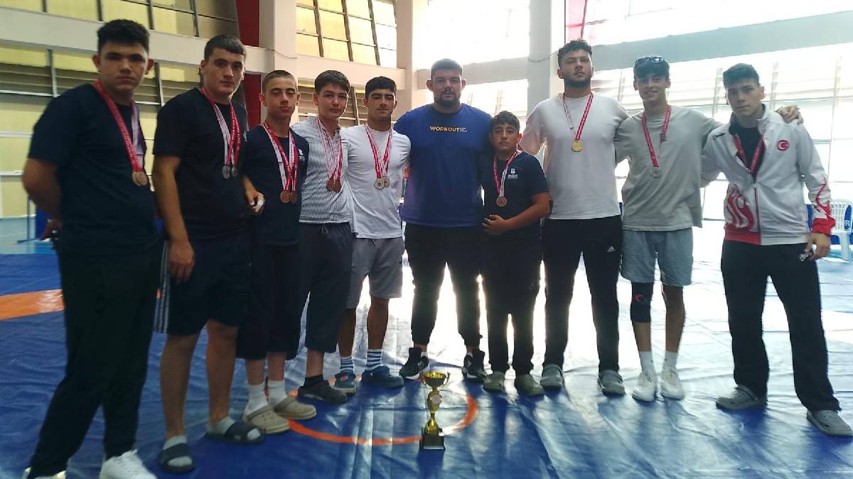 Minderde zafer Büyükşehir’in! Genç sporcular 14 madalya kazandı