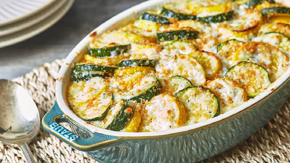 Çocuklara bile sebze yemeğini sevdirecek tarif! Kalorisi düşük, lezzeti yüksek: Peki, fırında kabak graten nasıl yapılır?