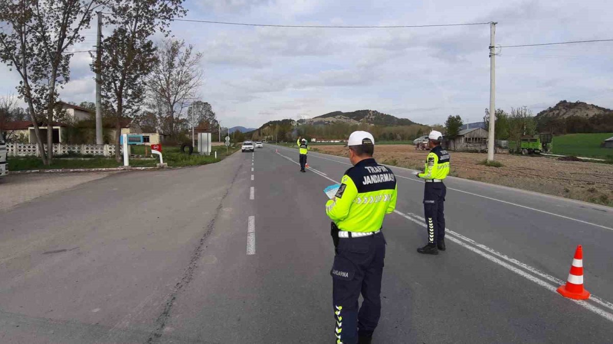 O ilimize gidecekler dikkat! Trafik denetiminde rekor ceza: Bir haftada 6,5 milyon TL para cezası kesildi