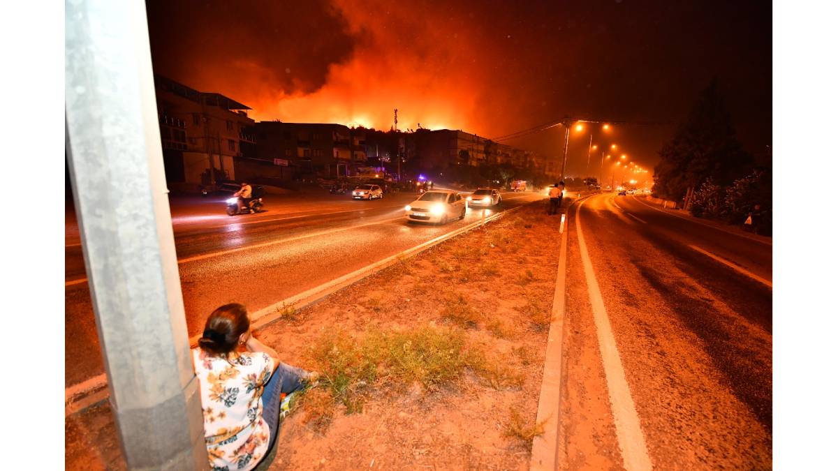 Seferihisar Mersin Alanı Mahallesi'ne itfaiyeden koruma kalkanı