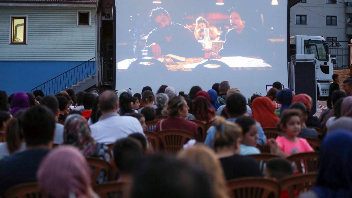 Bir Cumhuriyet Şarkısı” Yenimahallelilerle buluşuyor