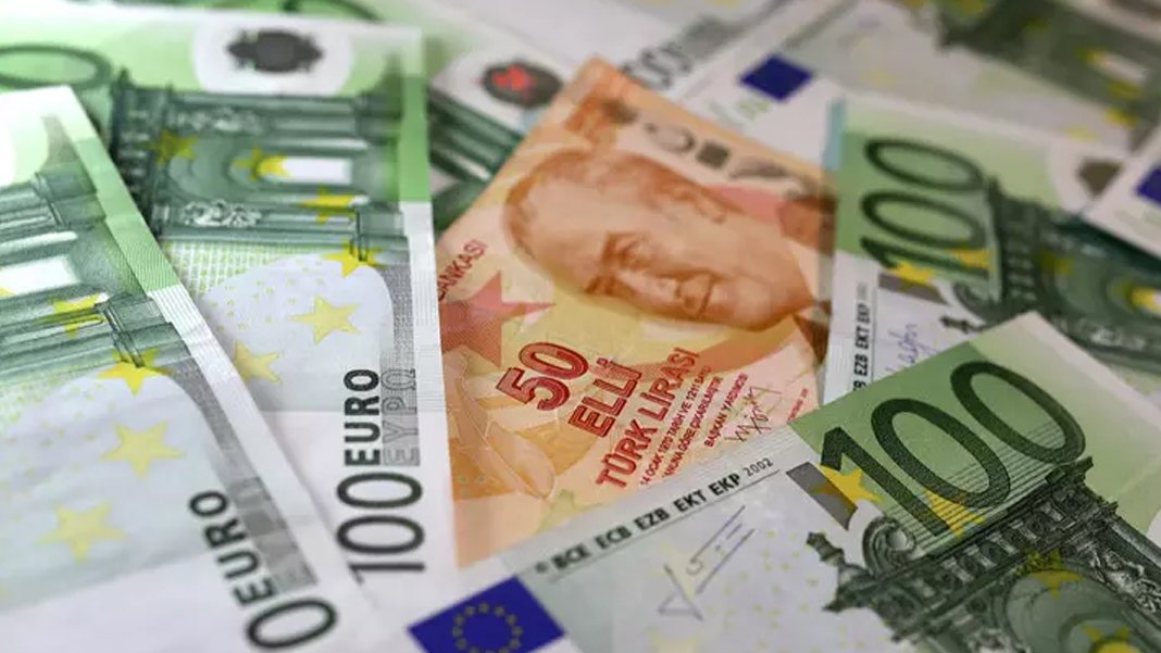 Dolar sert düştü, euroda yeni rekor geldi: Euro/dolar paritesi 4 yılın zirvesinde