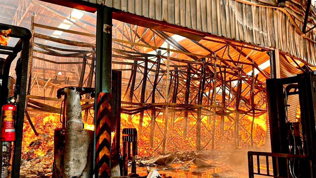 Tayland'da kağıt fabrikasında yangın! Çok sayıda ölü ve yaralı var