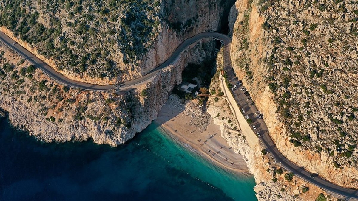 Antalya’nın ödüllü plajında keyif vakti sona erdi! Herkes ücretsiz giriyordu… Artık 50 TL ödenecek