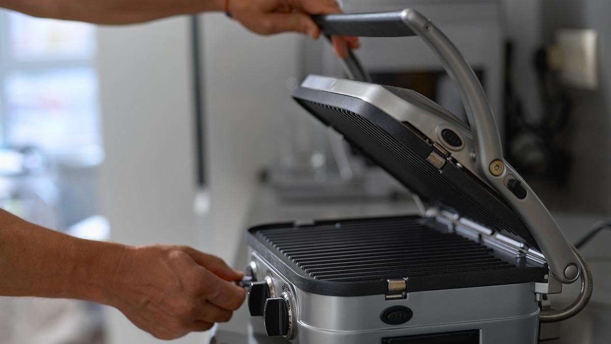 3 ev aletinde acil geri çağırma kararı! Aralarında Bosch tost makinesi de var: Yangın riski taşıyorlar