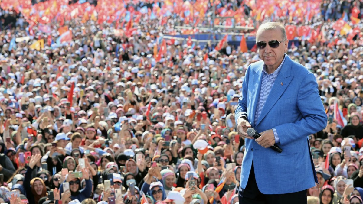 Erdoğan’ın konuşmasında pankart açan işçiye iddianame: Cumhurbaşkanına hakaret suçlamasıyla 74 gündür tutuklu