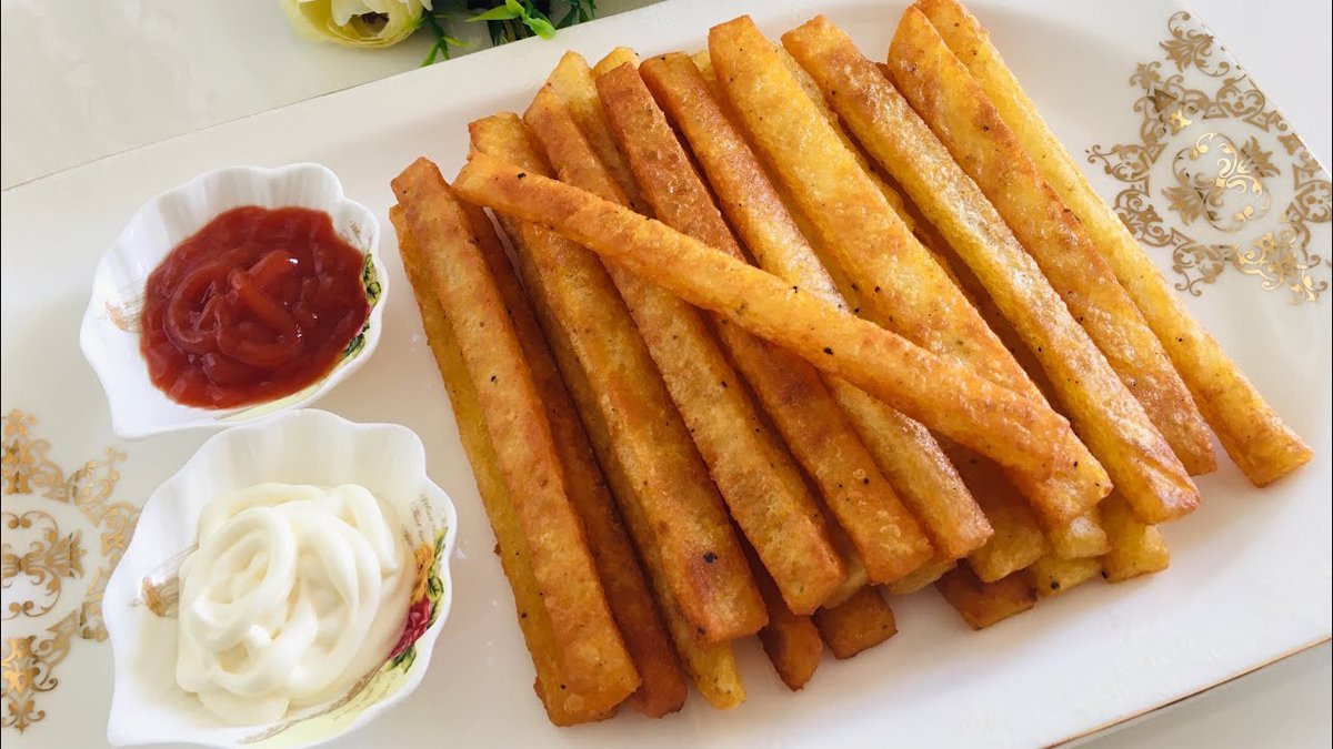 Dışı altın sarısı, içi yumuşacık! Çay demlenene kadar hazır olan bu kahvaltılık çubuk patatesler evin yeni favorisi olacak!