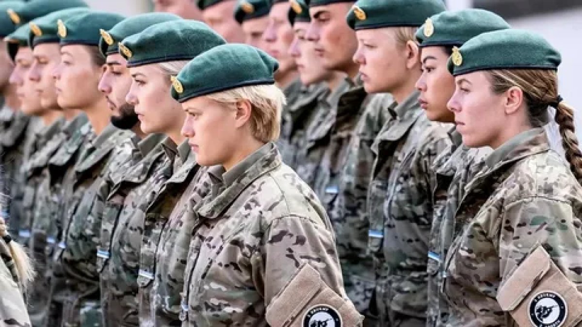 Danimarka’da kadınlara zorunlu askerlik geldi