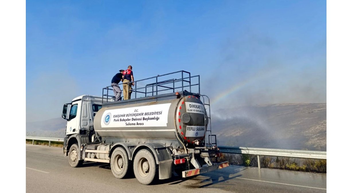 Büyükşehir ekiplerinden yangın bölgelerine destek