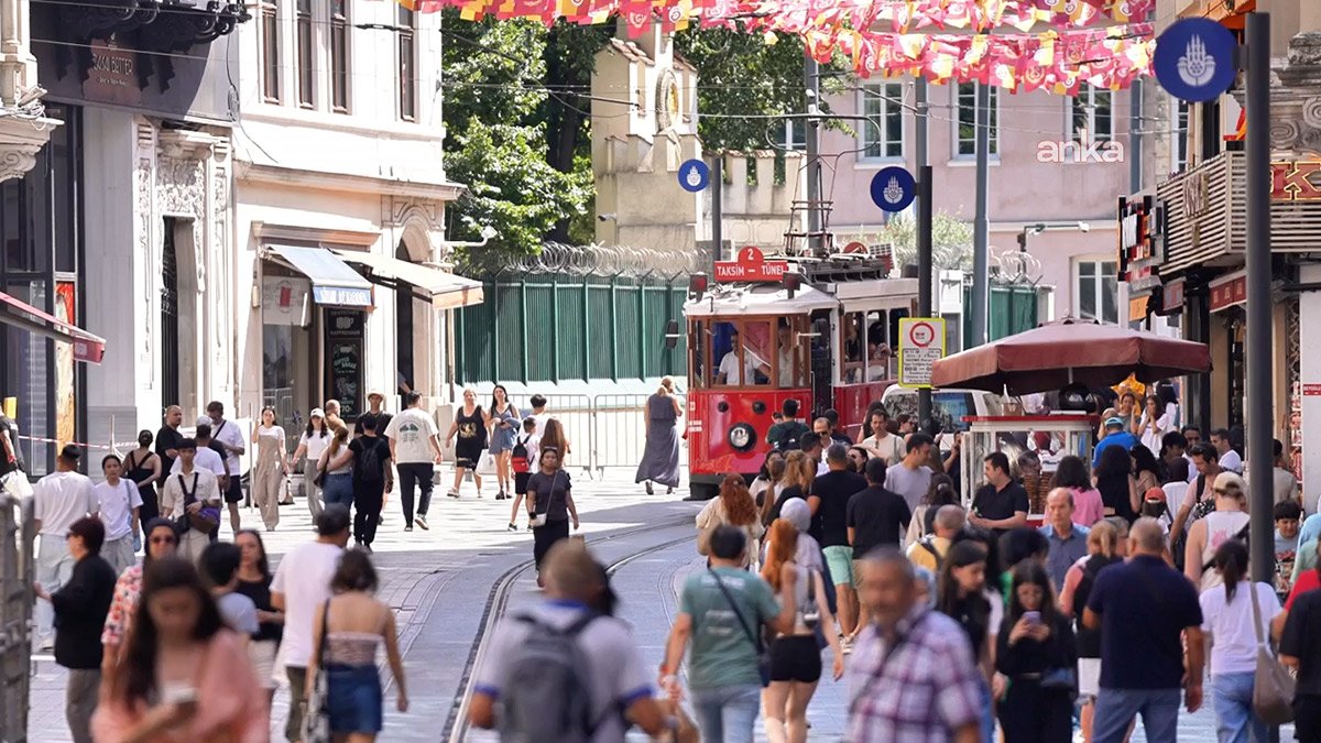 97 yıllık nostaljik İstiklal tramvayı yenilendi