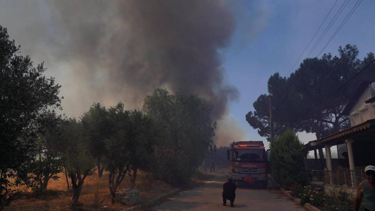 İzmir İtfaiyesi Çeşme Ildır için teyakkuza geçti