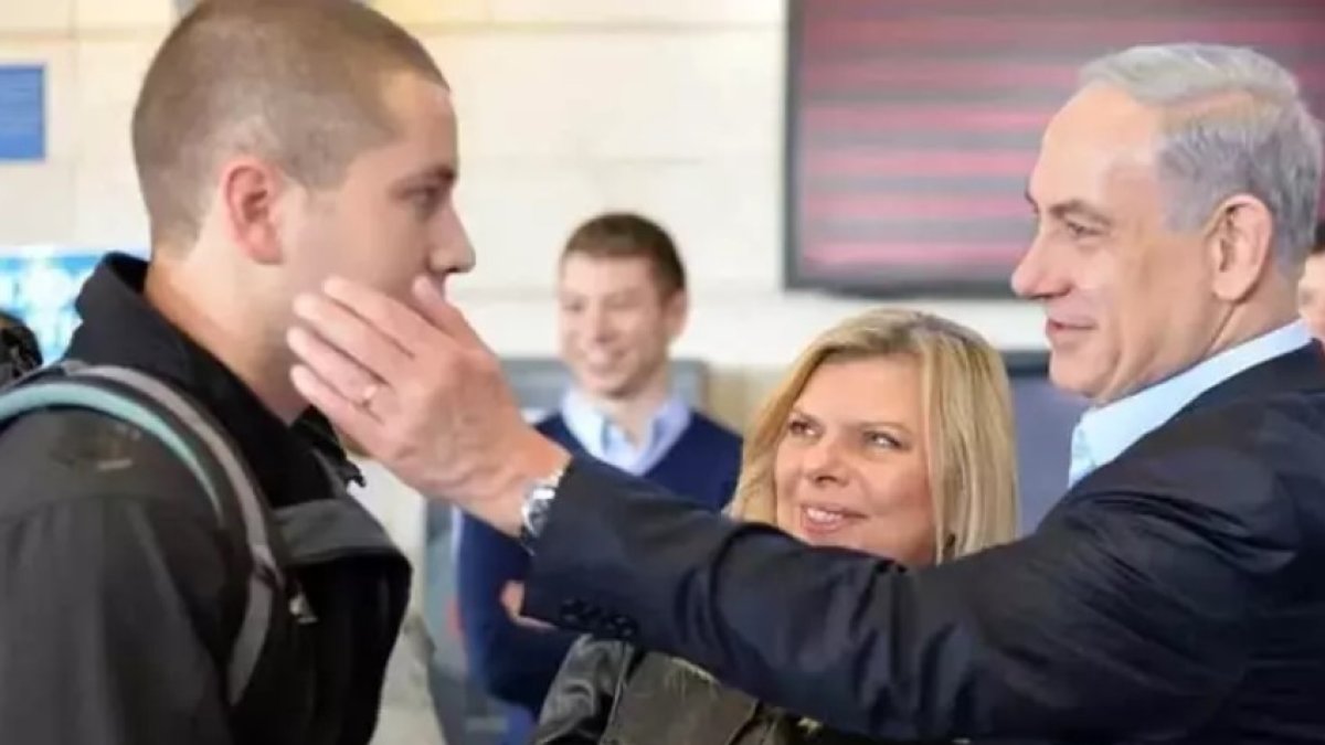 Netanyahu’nun oğlu, İngiltere’de tanınmamak için isim değiştirdi: Eğitim aldığı yerde ismini “Avi Segal” yaptı