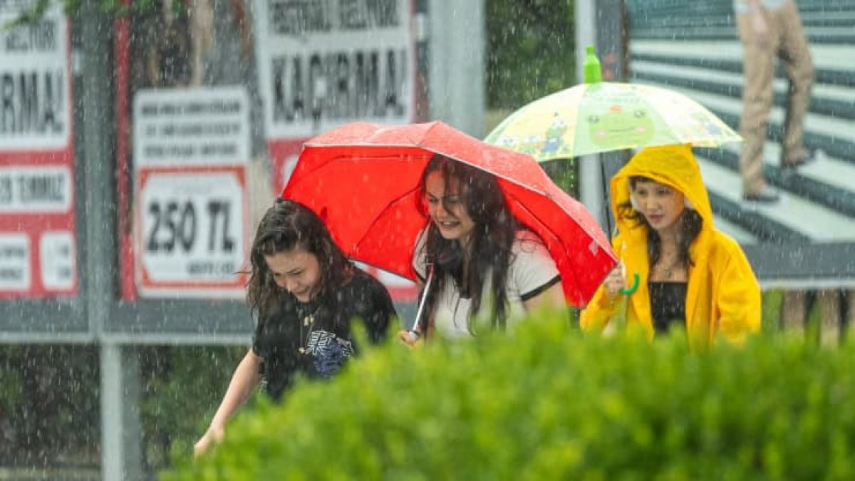 Meteoroloji'den kritik uyarı: Sağanak ve kuvvetli rüzgar geliyor