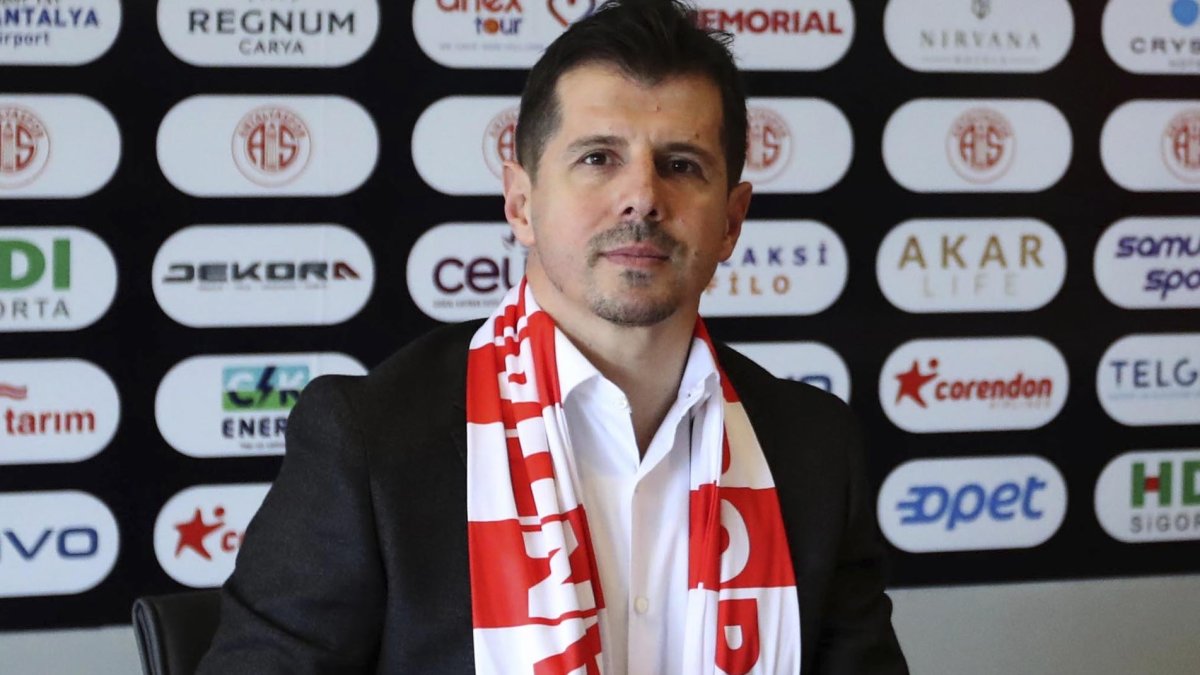 Antalyaspor'dan Emre Belözoğlu kararı: Geri döndü