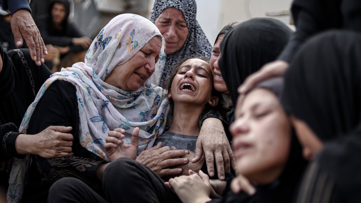 İsrail, Gazze'de yardım bekleyenleri vurdu