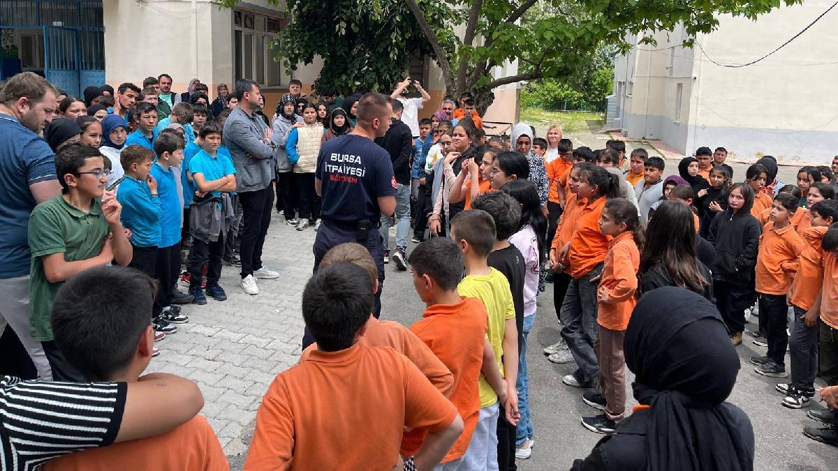 Bursa İtfaiyesi’nden 183 bin öğrenciye yangın güvenliği eğitimi