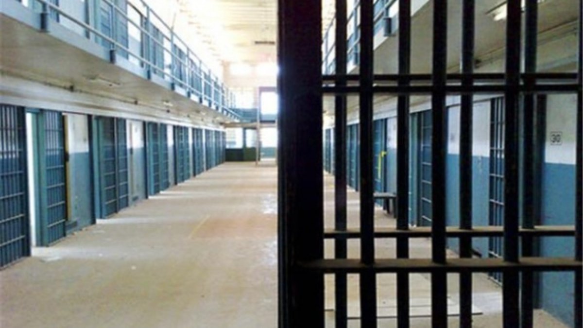 AYM'den cezaevleri için tarihi karar! Mahkumlara yüz binlerce lira tazminat yolu açıldı: Metrekare kuralı her şeyi değiştirecek!