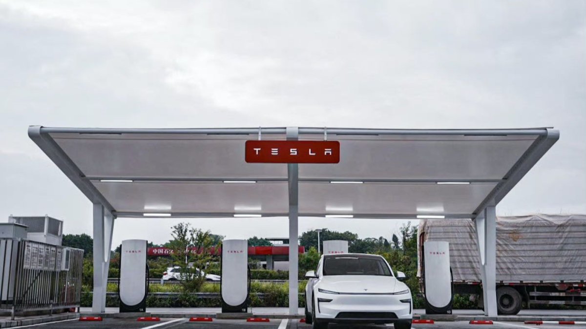 Tesla'nın yeni silahı devrede! V4 Supercharger test edildi, sadece Tesla'ları değil hepsini şarj edecek: İşte o şarj hızı...