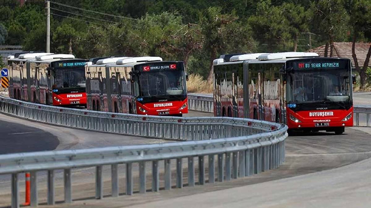 İstanbul’un ardından yeni hamle Sakarya’dan geldi! Ulaşımda devrim başladı: Trafiğe metrobüs dokunuşu hayırlı olsun!