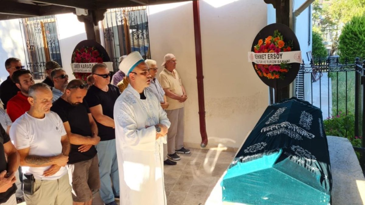 Şekip Taşpınar’a veda: Kalp krizi geçiren oyuncu Edremit’te toprağa verildi