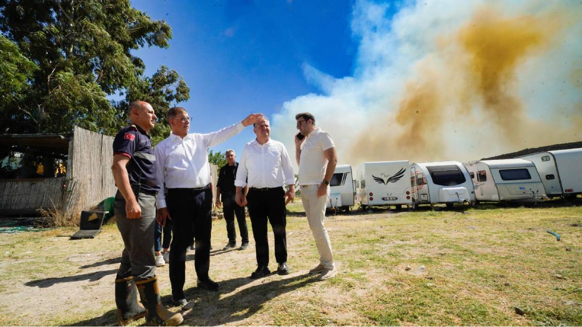 Başkan Tugay Urla'da yangın bölgesinde incelemelerde bulundu