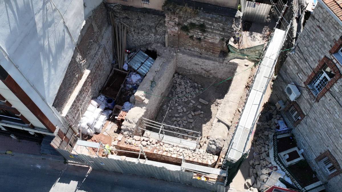 Fatih’te asırlık mektep yeniden hayat buldu