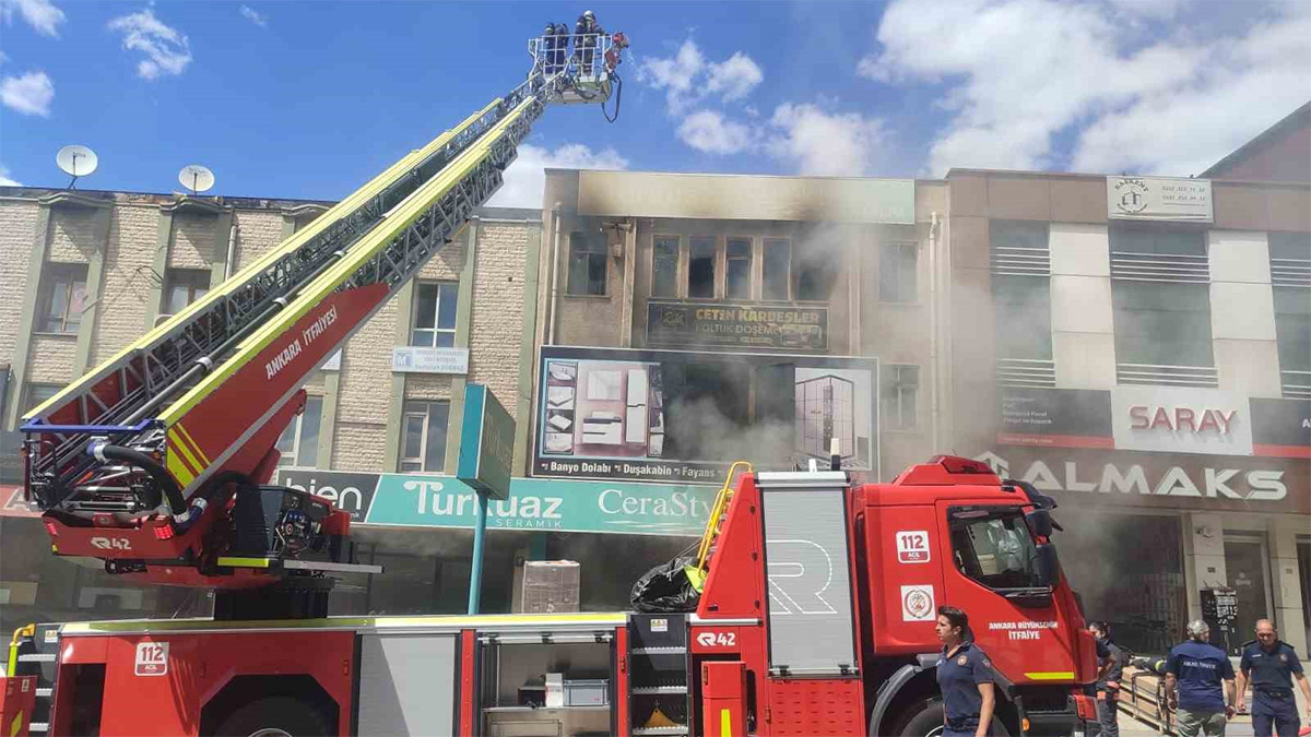 Ankara Siteler Sanayi Bölgesi'nde yangın paniği: Alevler iki binayı sardı