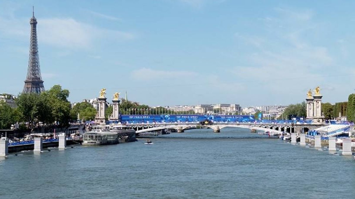 Seine Nehri 100 yıl sonra yüzmeye açıldı