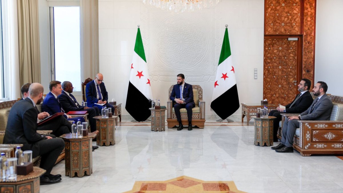 İngiltere’den Suriye ile 14 yıl sonra ilk temas: Geçiş süreci daha kapsayıcı olmalı