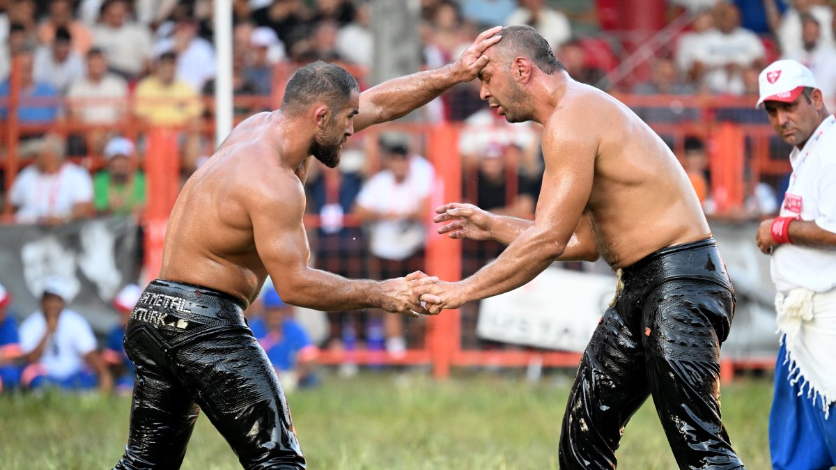 Er Meydanı’nda büyük sürpriz! Kırkpınar'ın favori pehlivanı çeyrek final öncesi elendi