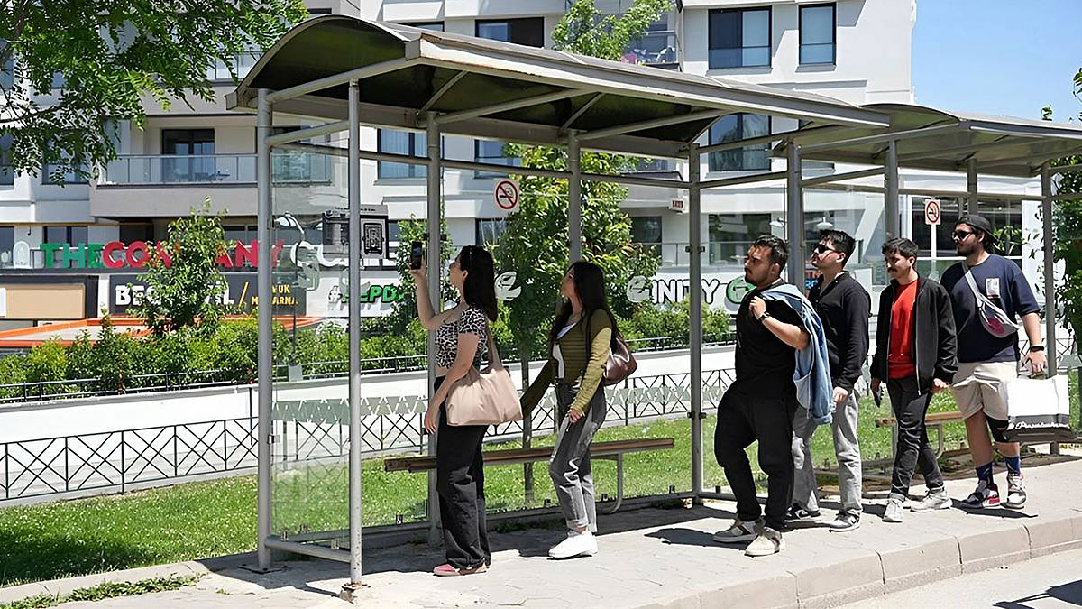 'Otobüsüm gelsin de gideyim' demeye son! Akıllı duraklar büyük beğeni topladı
