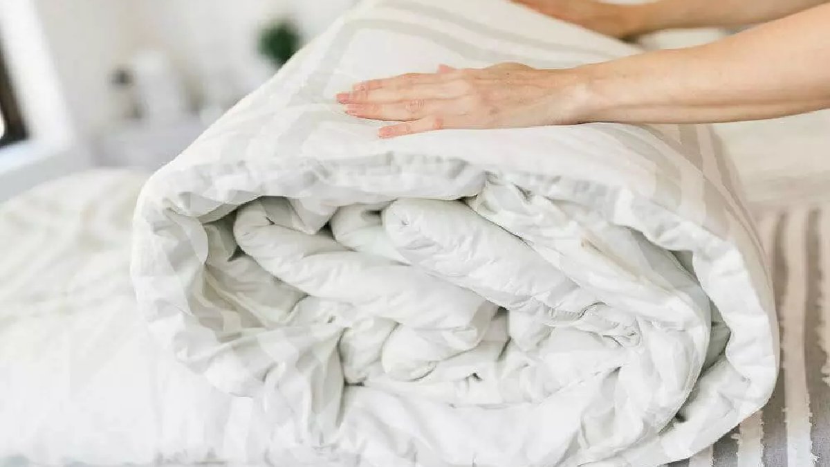 Yorgan yıkarken mutlaka içerisine ekleyin! Ne koku kalacak ne de sarı leke