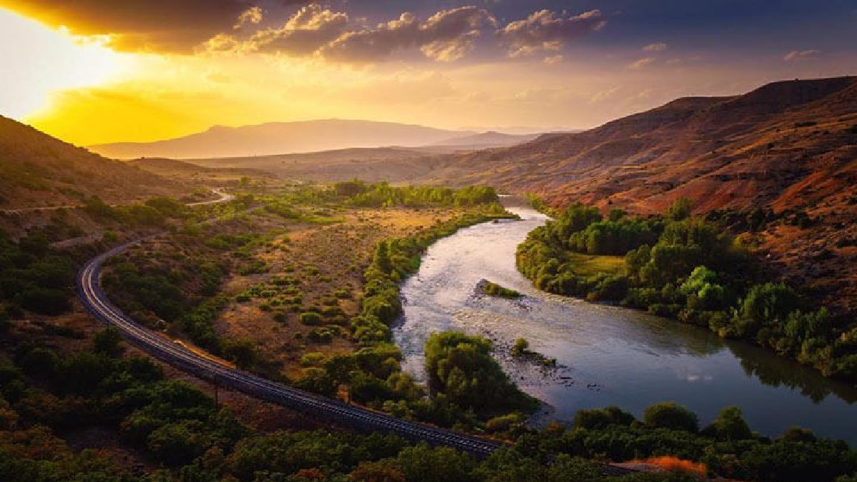 Yılın sadece 10 günü izleniyor! Bu manzarayı görmek isteyen akın akın geliyor!  Kaçırmamak için son günler