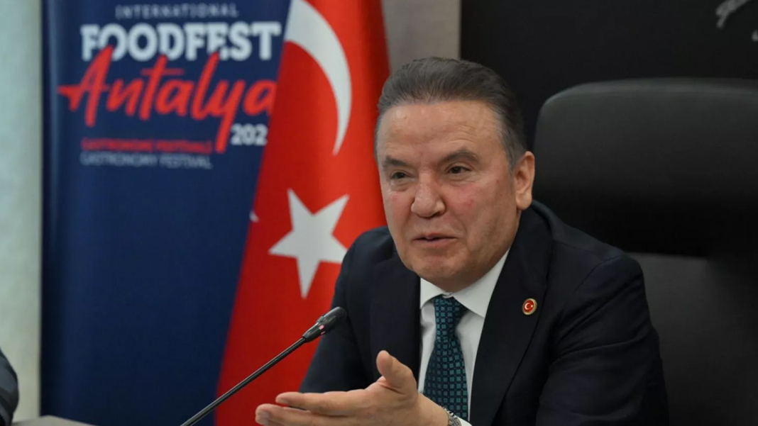 Muhittin Böcek’ten 'ev alındı' iddialarına cevap: Bir ev için minnet edecek durumda değilim