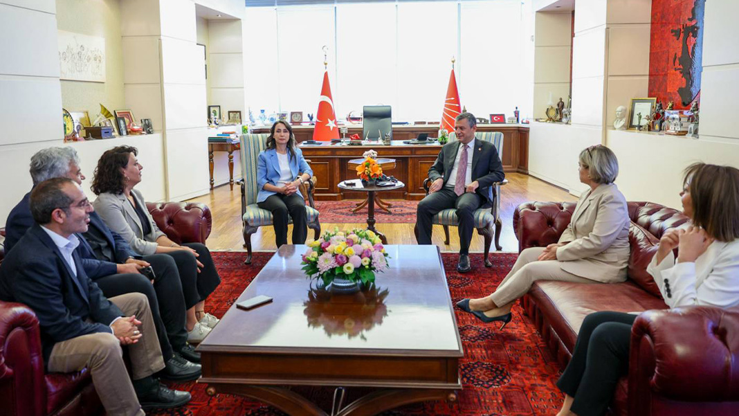 DEM Parti, Özgür Özel'i ziyaret etti: 'Operasyonlar barışa olan inancımızı zayıflatıyor'