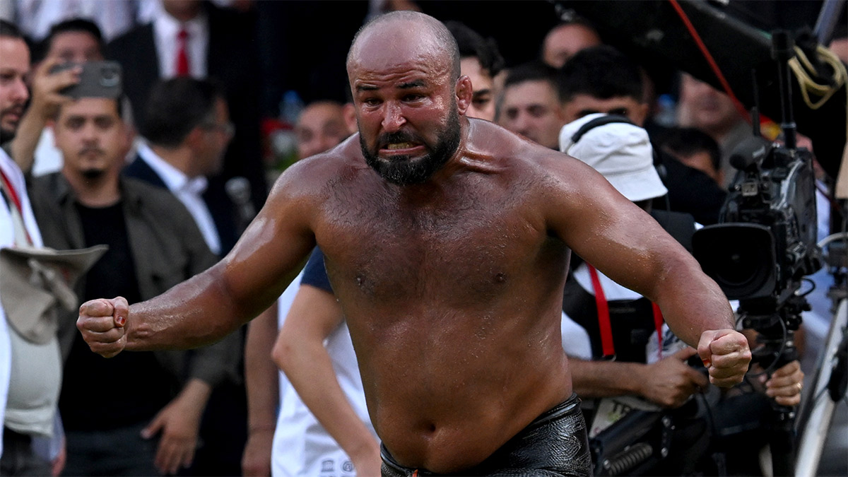 Kırkpınar'ın yeni başpehlivanı Orhan Okulu oldu