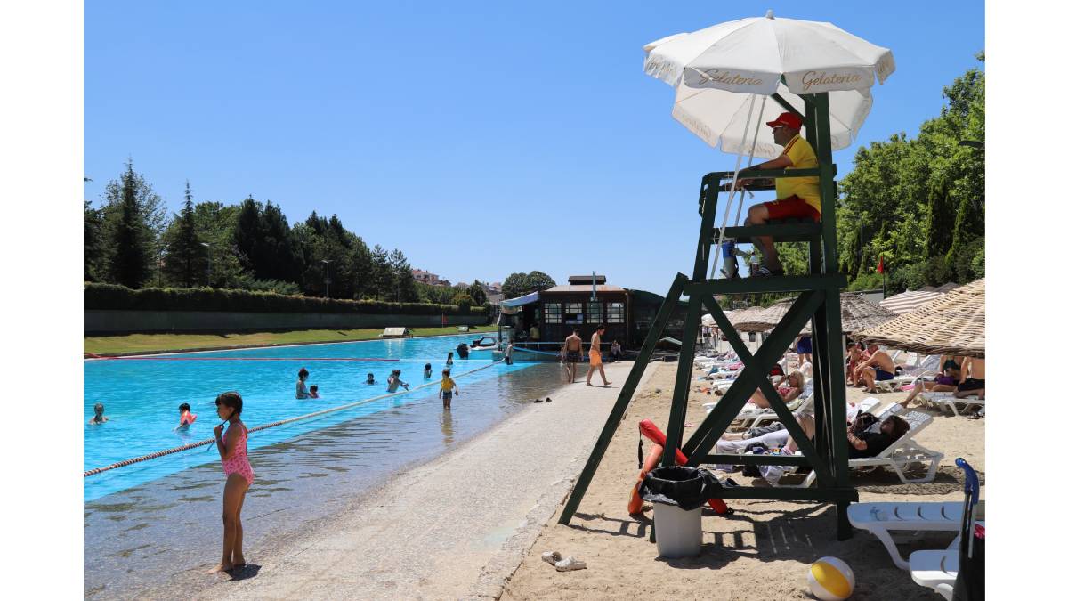 Yapay plaj ve olimpik havuz sezonu açtı