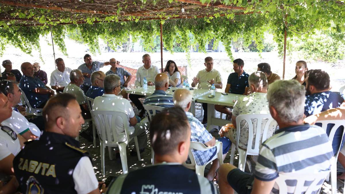 Başkan Tugay, yangın bölgelerini yalnız bırakmıyor