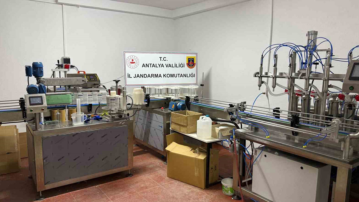 Antalya’da 46 bin litre sahte içki ele geçirildi: 3 tutuklama