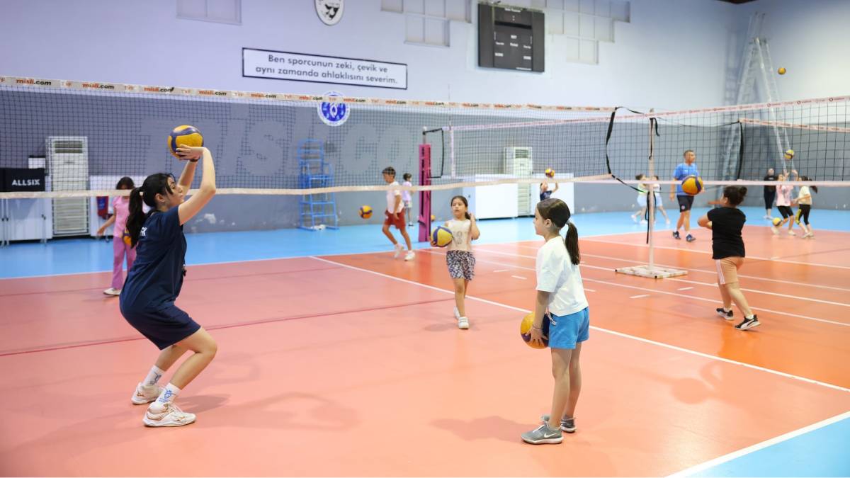Başkan Çerçioğlu minik sporcuları voleybolla buluşturuyor