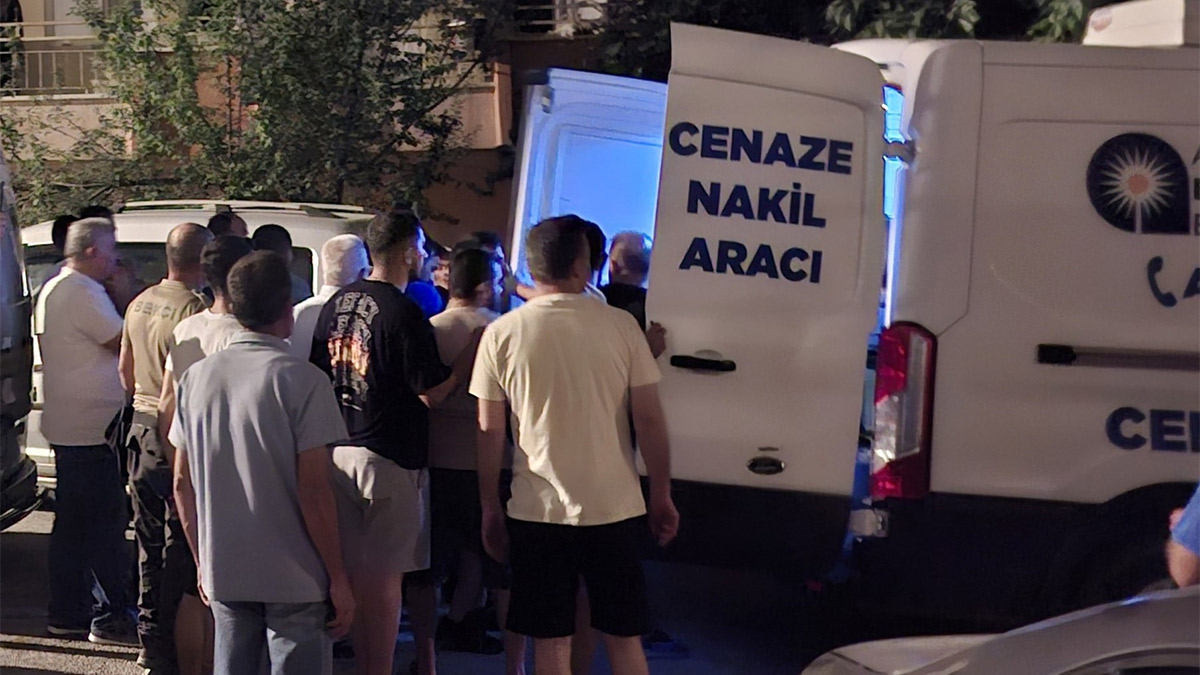 Antalya’da ağabey dehşeti: Kız kardeşini 14 bıçak darbesiyle katletti