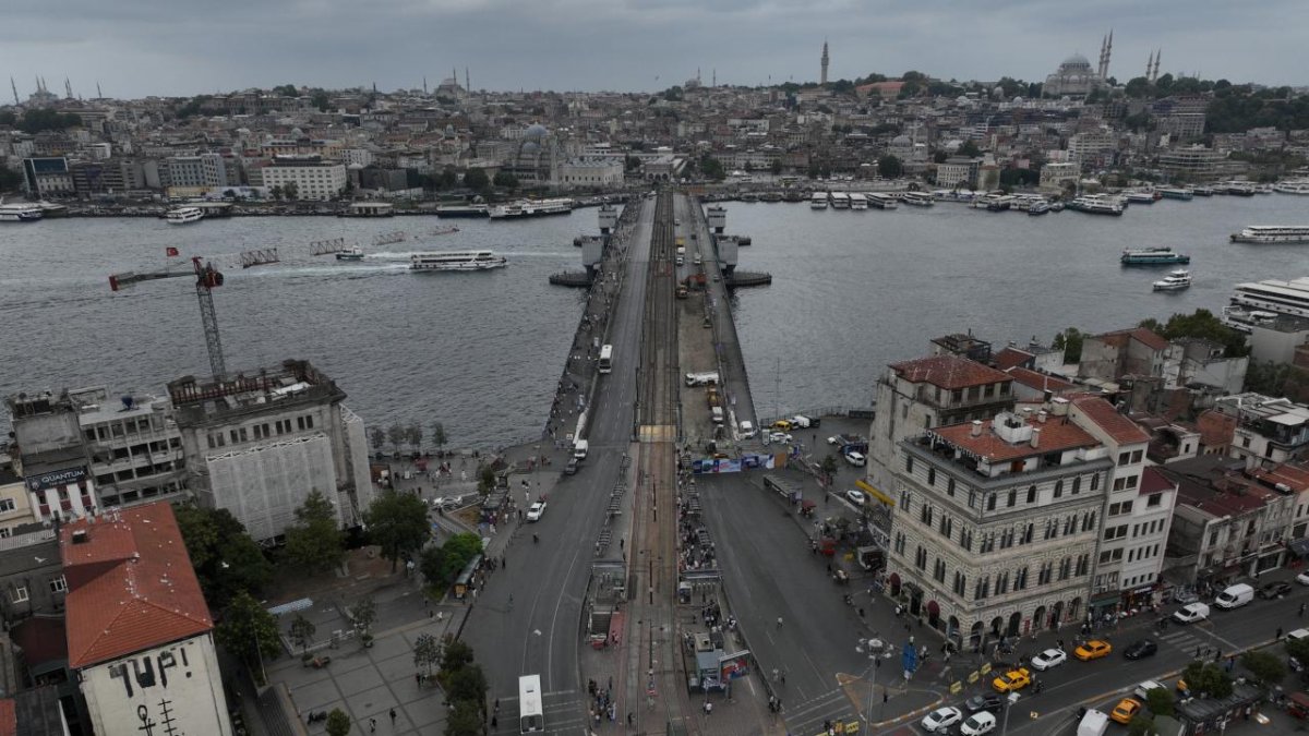 Galata Köprüsü’nde onarım için gece mesaisi: Geçici süre trafiğe kapatılacak