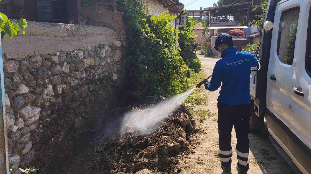 İzmir Büyükşehir Belediyesi 30 ilçede 27 ekiple görev başında