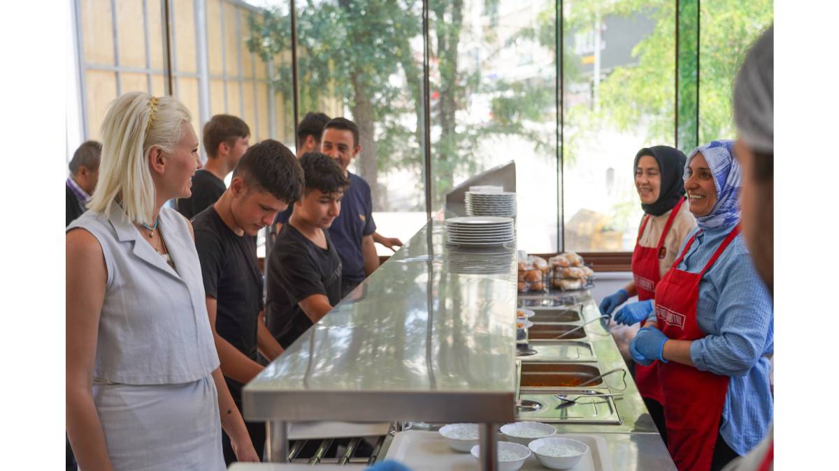 Başkan Subaşı Kent Lokantası'nda vatandaşlarla bir araya geldi