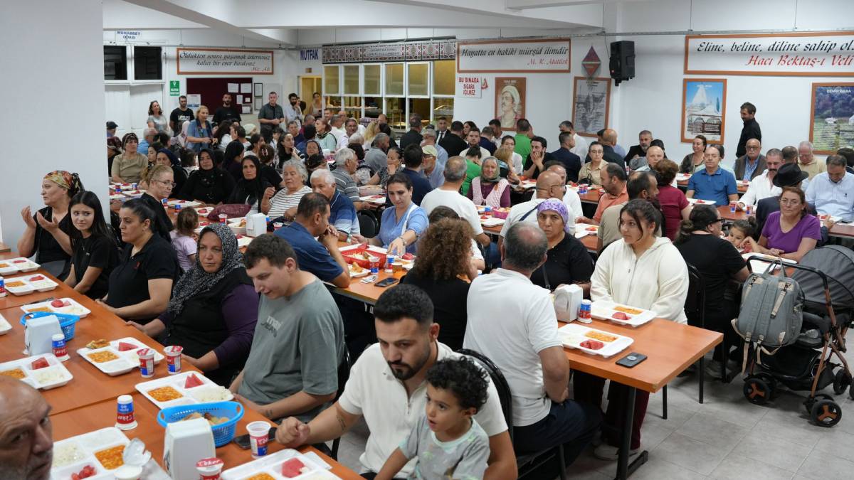 Başkan Sarıkurt Çorlu Kırklar Cemevi’nde Muharrem orucu lokmasına katıldı