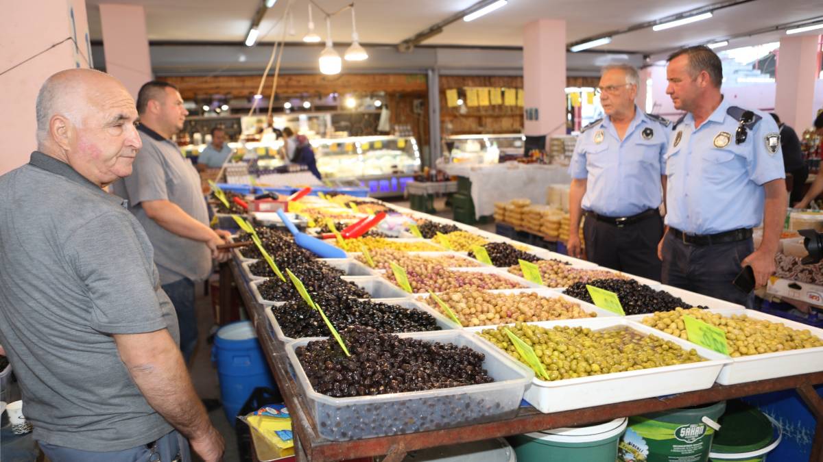 Bayraklı'da pazar yerlerine sıkı denetim