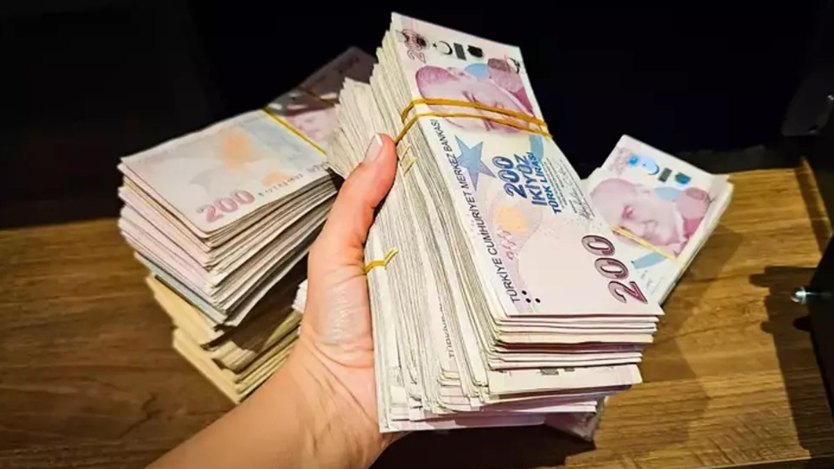 Düşecek denildi ama yine yükselişe geçti! Mevduat faizlerinde yeni rakamlar belli oldu: İşte 100 bin TL’nin aylık getirisi