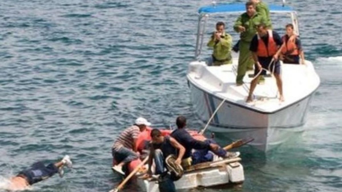 Samsun'da tekne kazası: Denize düşen 5 kişi cankurtaran desteğiyle kıyıya ulaştı